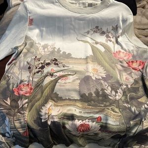 Ted Baker London Size 3 white Sweater with beautiful landscape